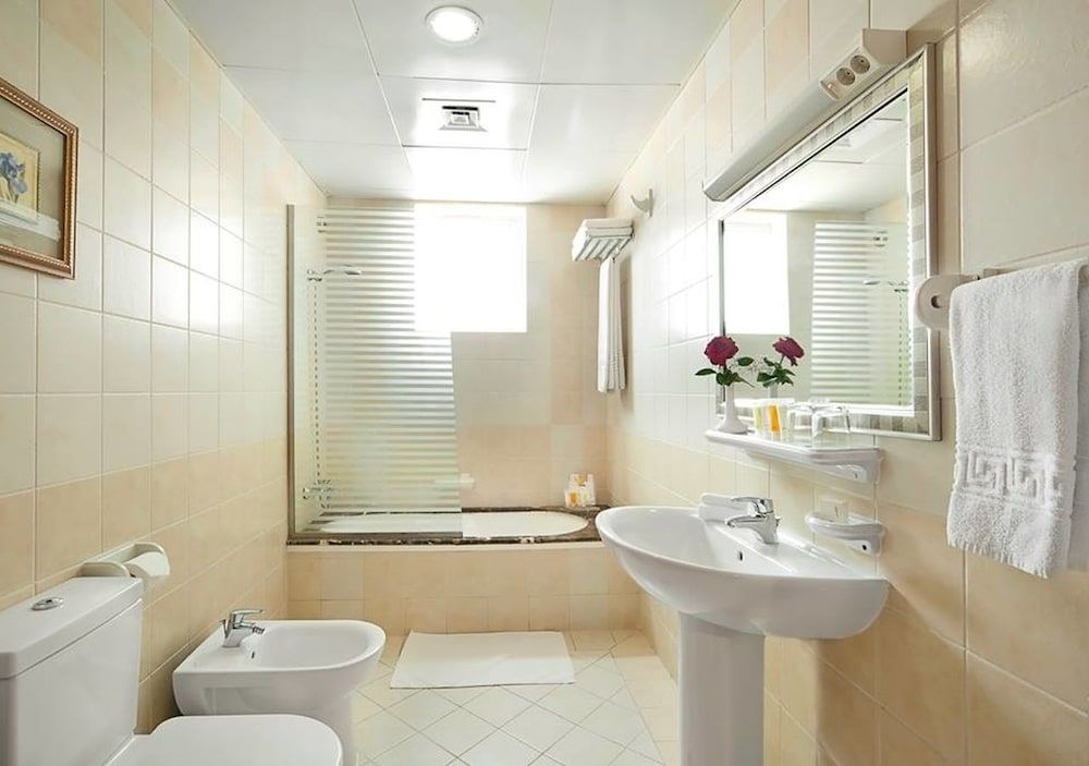 undefined Clifton International Hotel 6