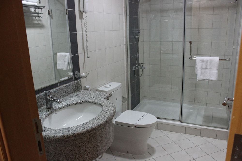 undefined Montreal Naif Hotel 2