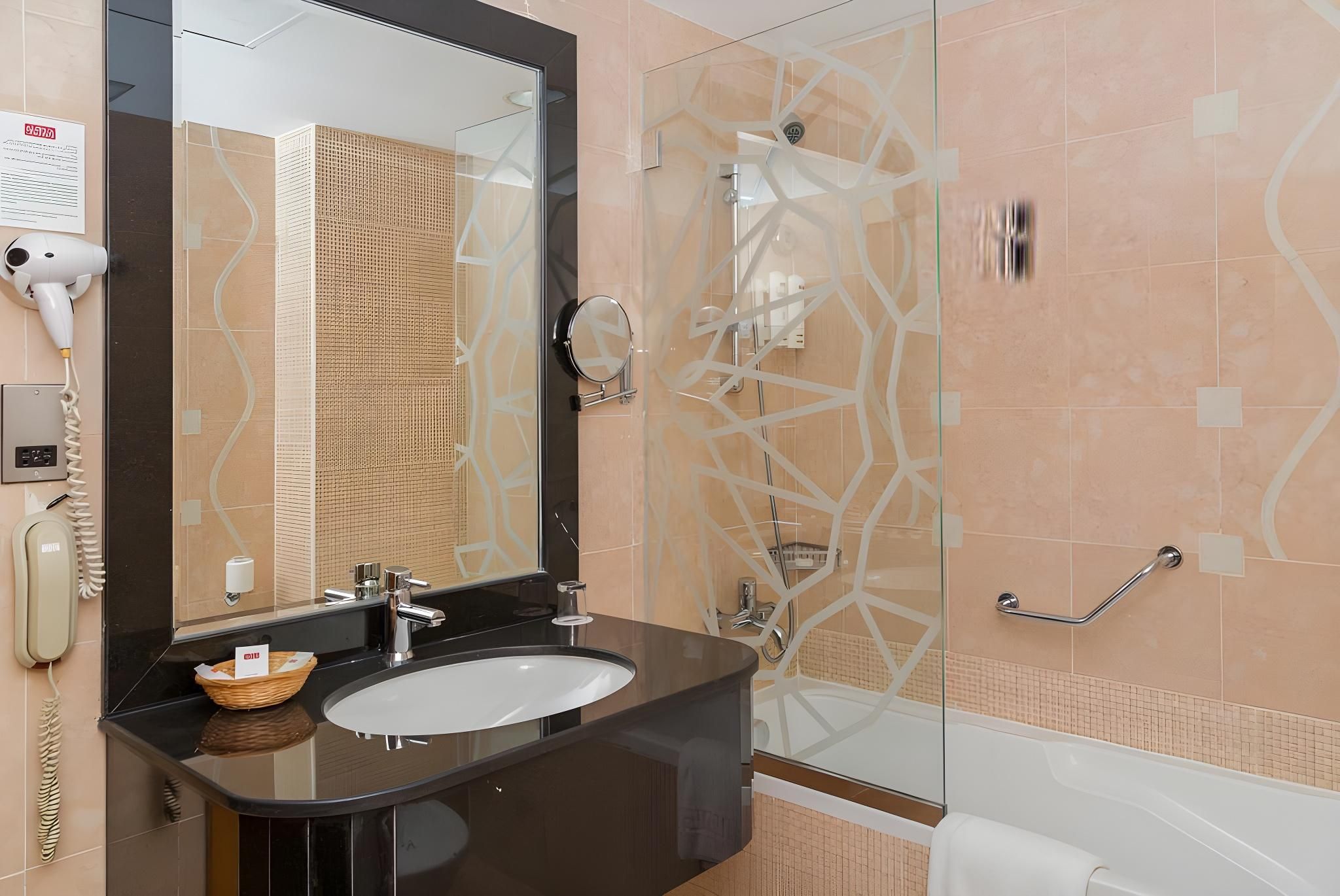 undefined THE PARK HOTEL Formerly Al Jawhara Gardens 9