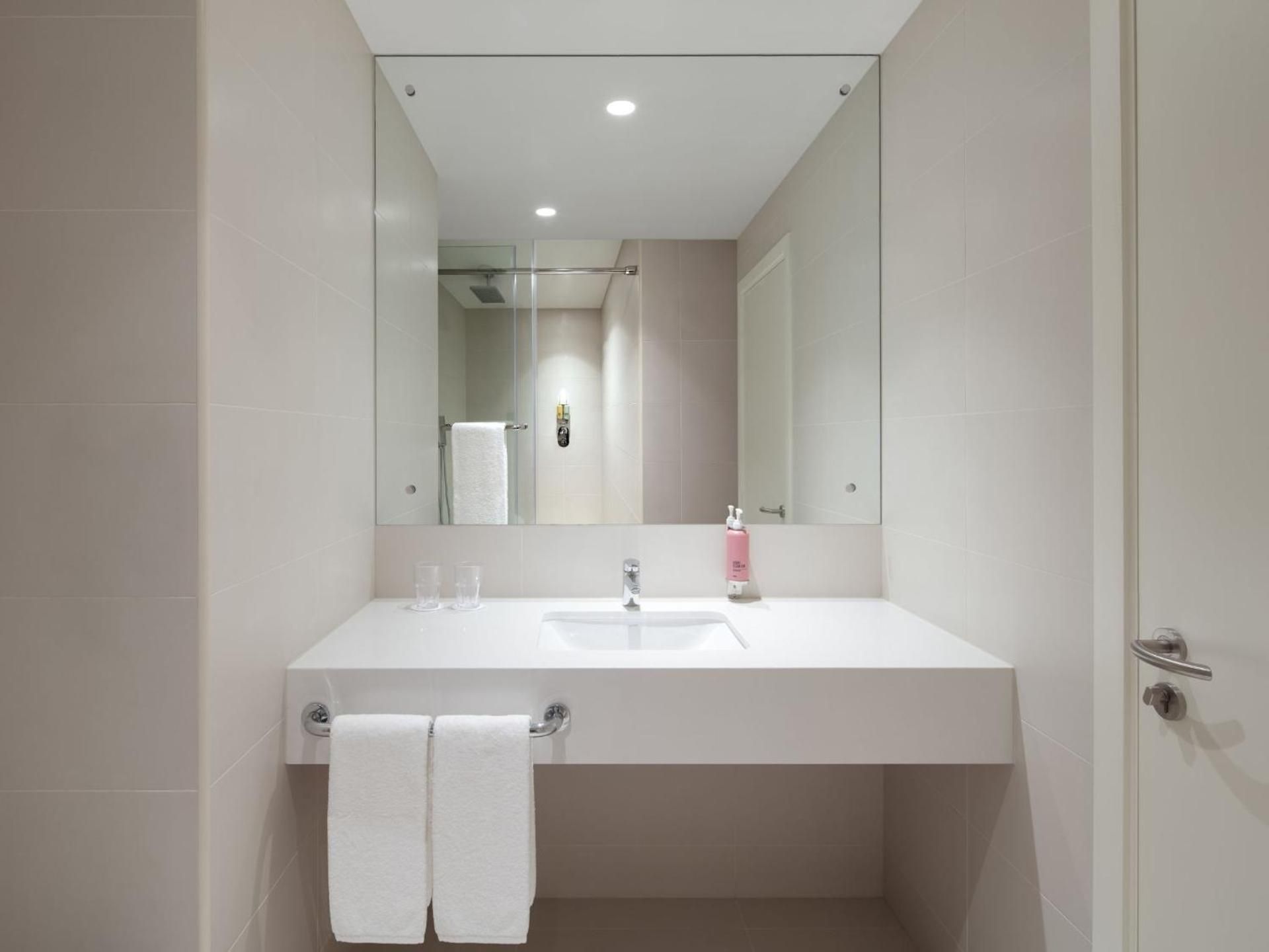 Rover Room - 36-Hour Staycation with 09:00 AM Early Check-in and 09:00 PM Late Checkout