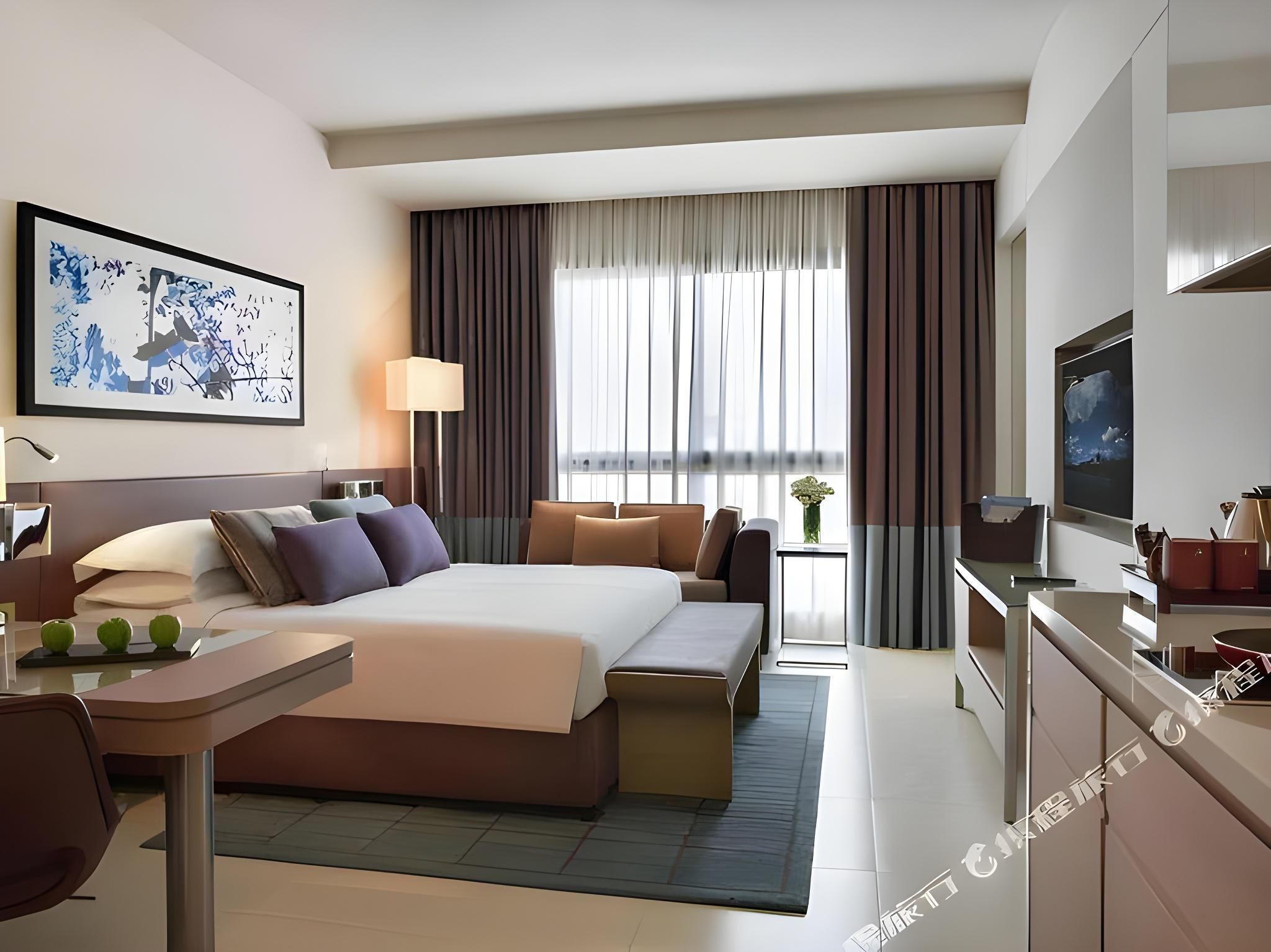 Spacious 1-Bedroom Suite