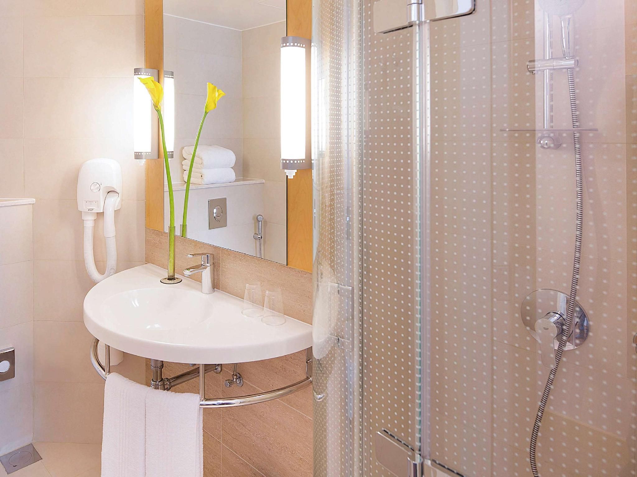 ibis One Central Hotel Standard Twin 13