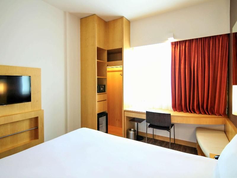 undefined ibis One Central Hotel 6