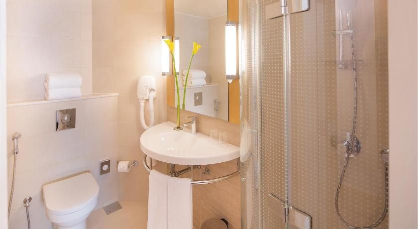 ibis One Central Hotel Standard Twin 11