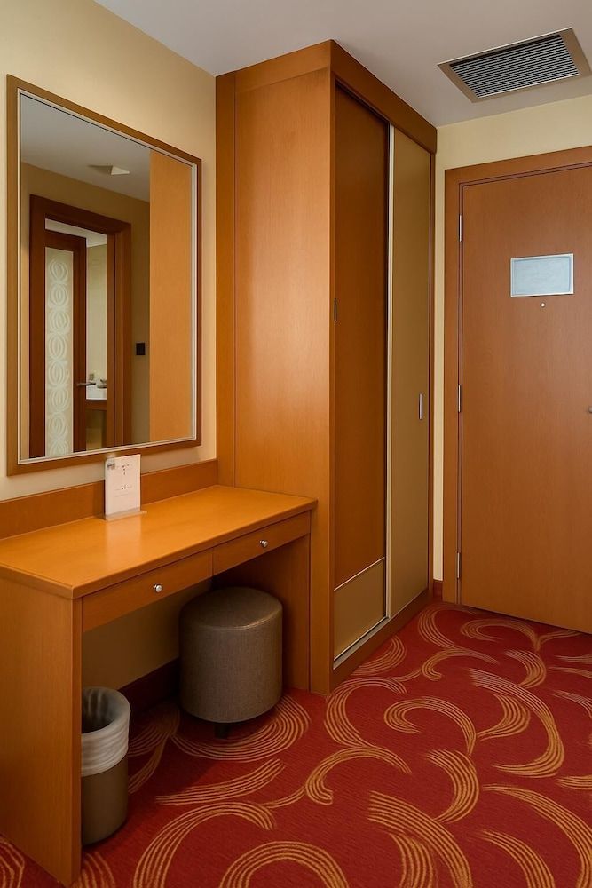City Seasons Towers Premium Twin Room 14