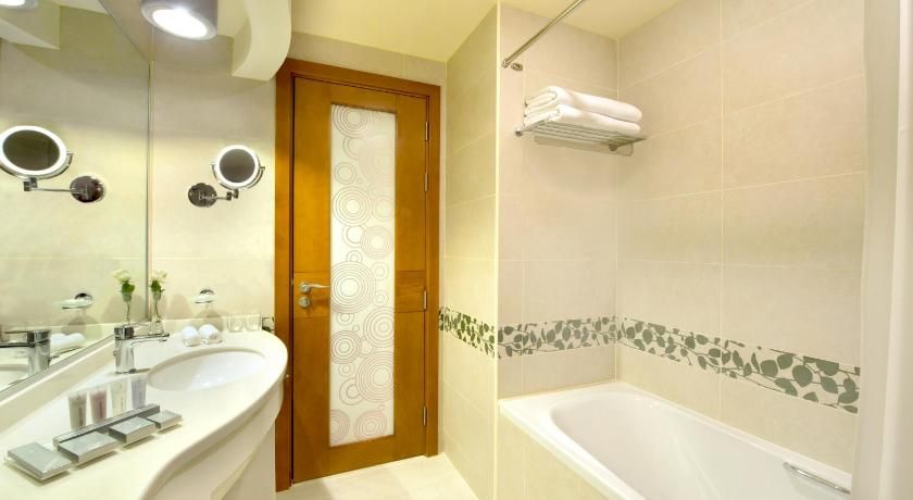 City Seasons Towers Premium Twin Room 9