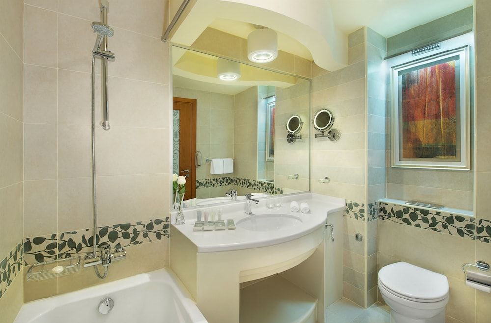 City Seasons Towers Premium Double or Twin Room 3