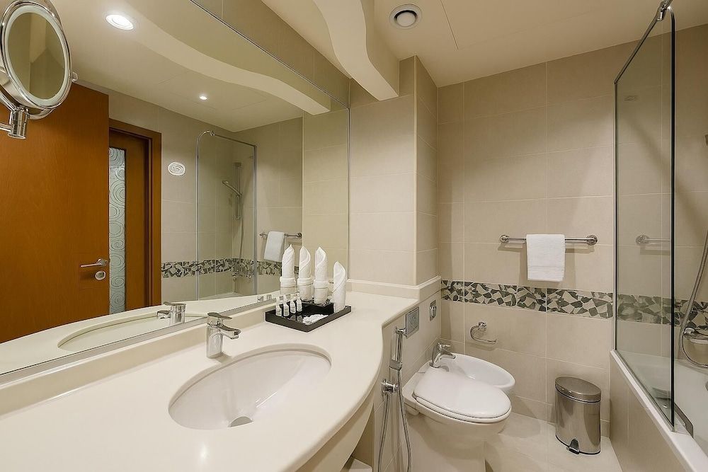 City Seasons Towers Premium Twin Room 8