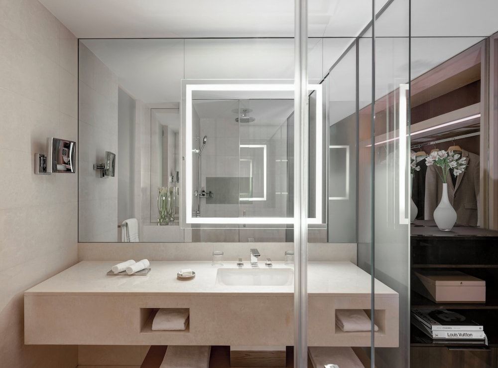 Four Seasons Hotel Dubai International Financial Centre Superior Room, 1 King Bed 7