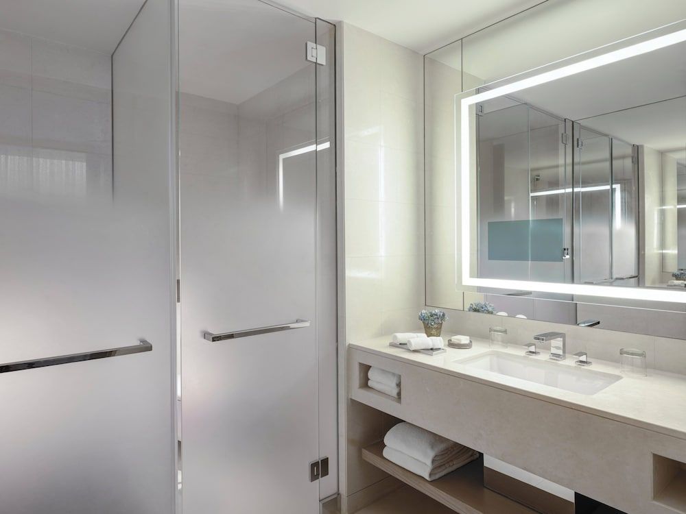 Four Seasons Hotel Dubai International Financial Centre Superior Room, 1 King Bed 6