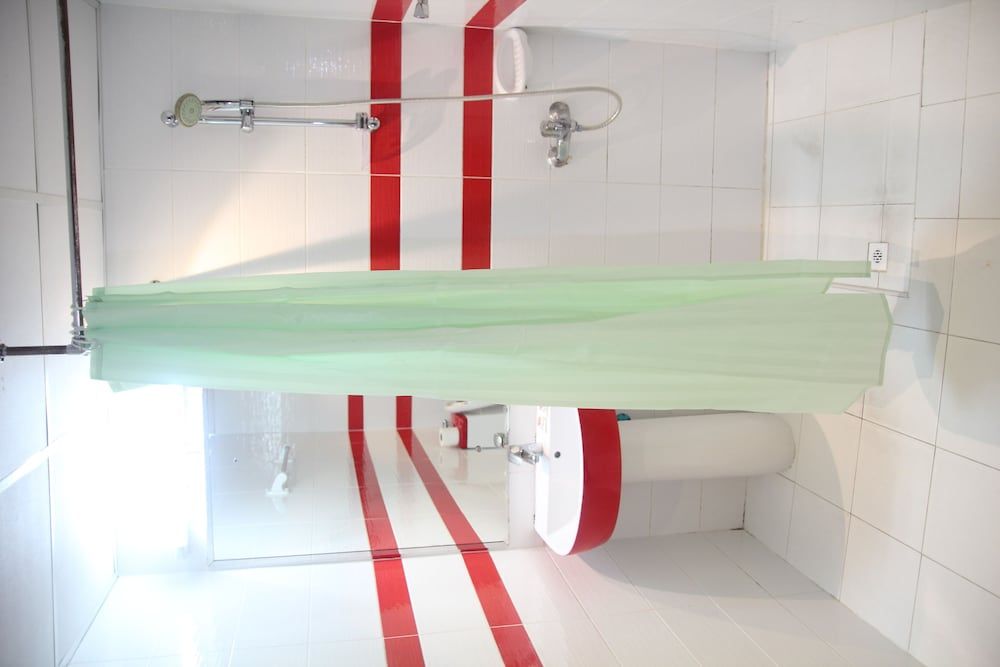 Al Sabkha Hotel Standard Quadruple Room 5