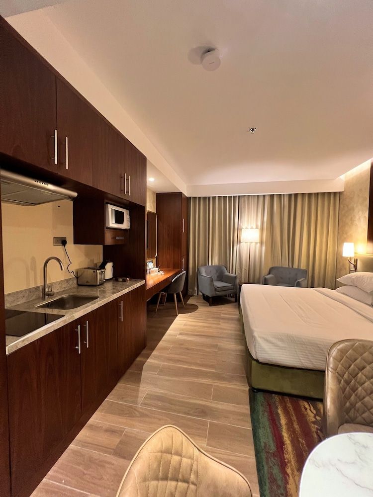 City Seasons Suites Premium Studio 5
