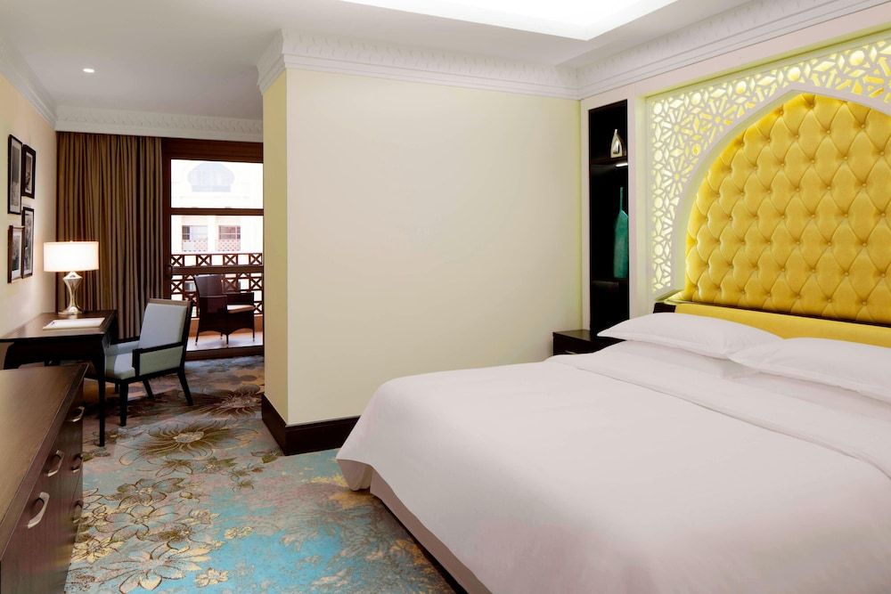 Club Room, 1 Double Bed, Pool View