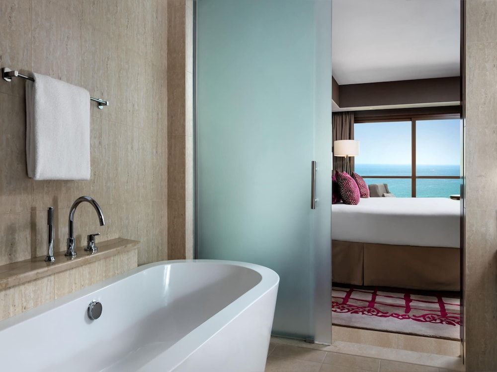Deluxe Room, 1 King Bed, Sea View