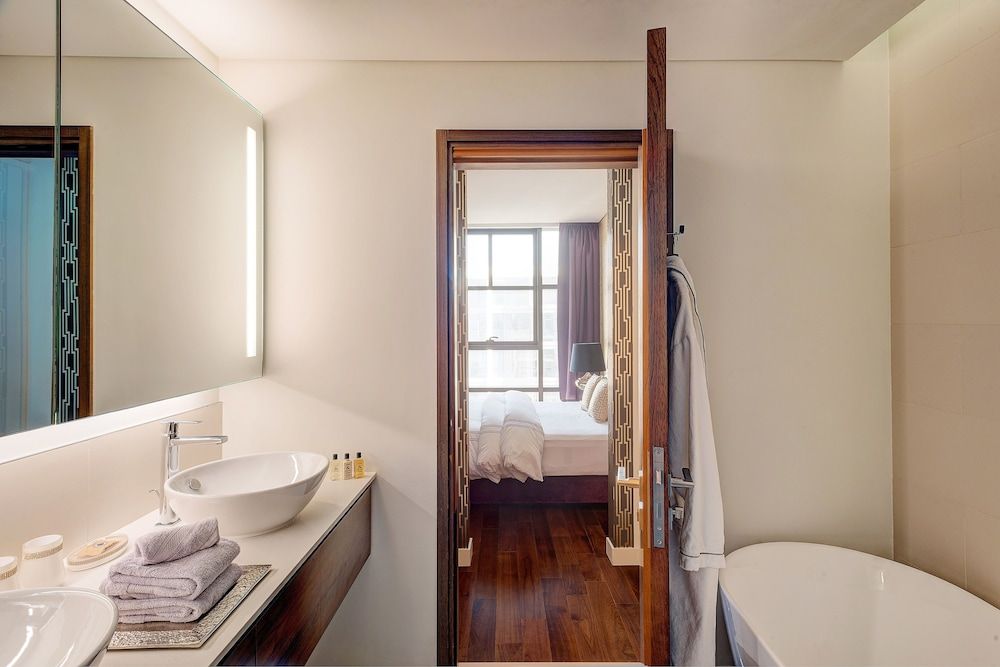 Dream Inn Dubai - City Walk Deluxe Apartment, 4 Bedrooms, City View 20