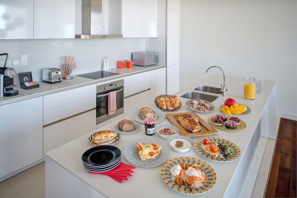 Dream Inn Dubai - City Walk Deluxe Apartment, 4 Bedrooms, City View 14