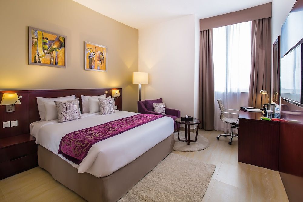 V Hotel Fujairah Classic Room, Mountain View 2