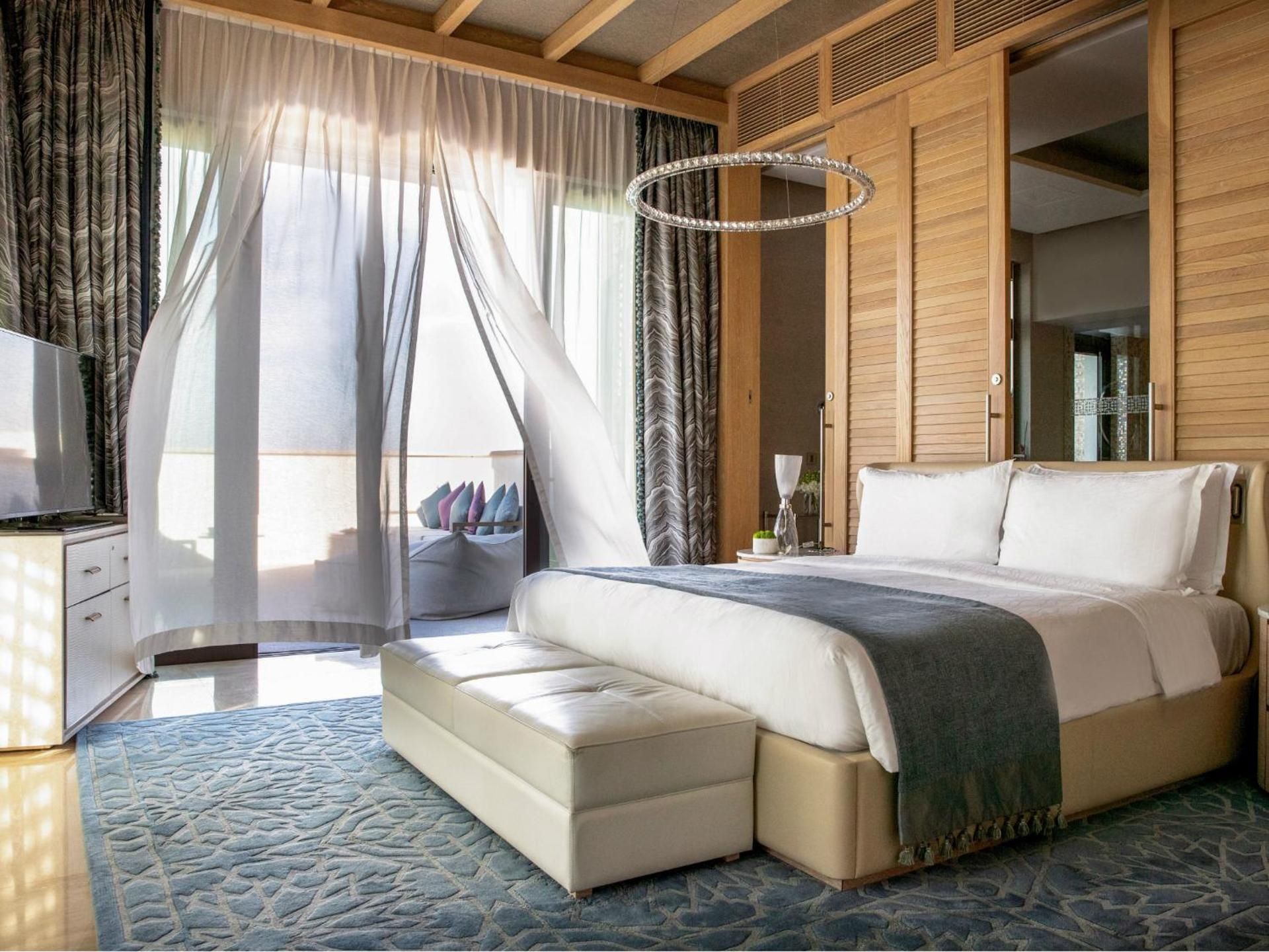 Presidential Ocean View Suite - with airport transfers, suite benefits and beach club access