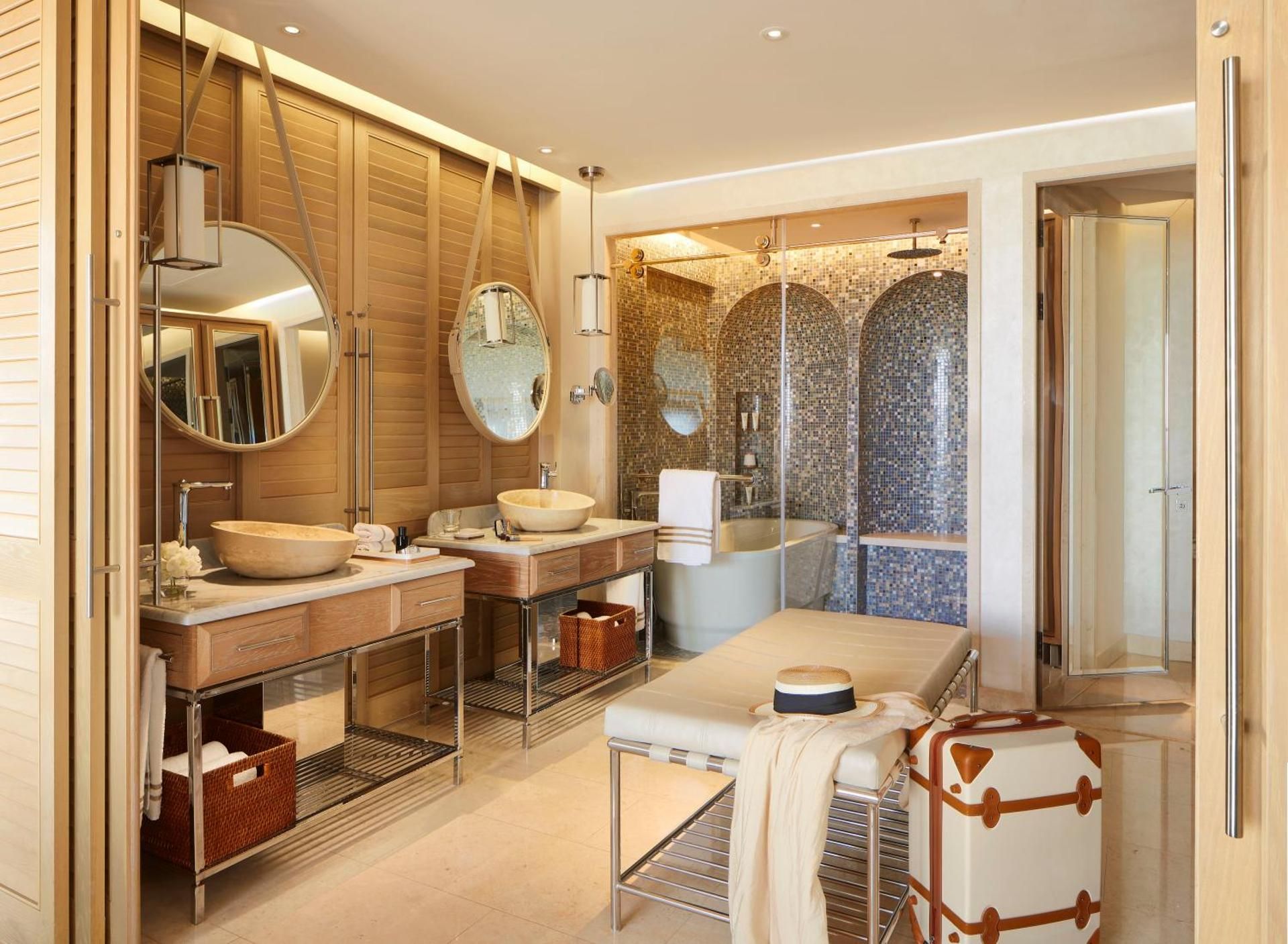 Family Suite - with airport transfers, suite benefits and beach club access & Wild Wadi Waterpark Access