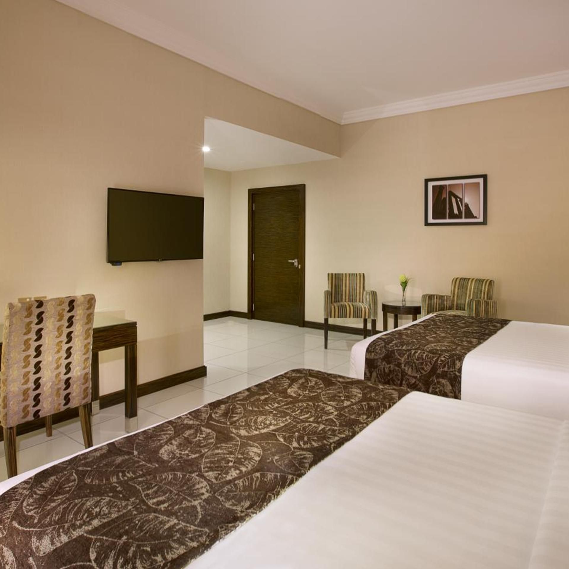 undefined Gateway Hotel 8