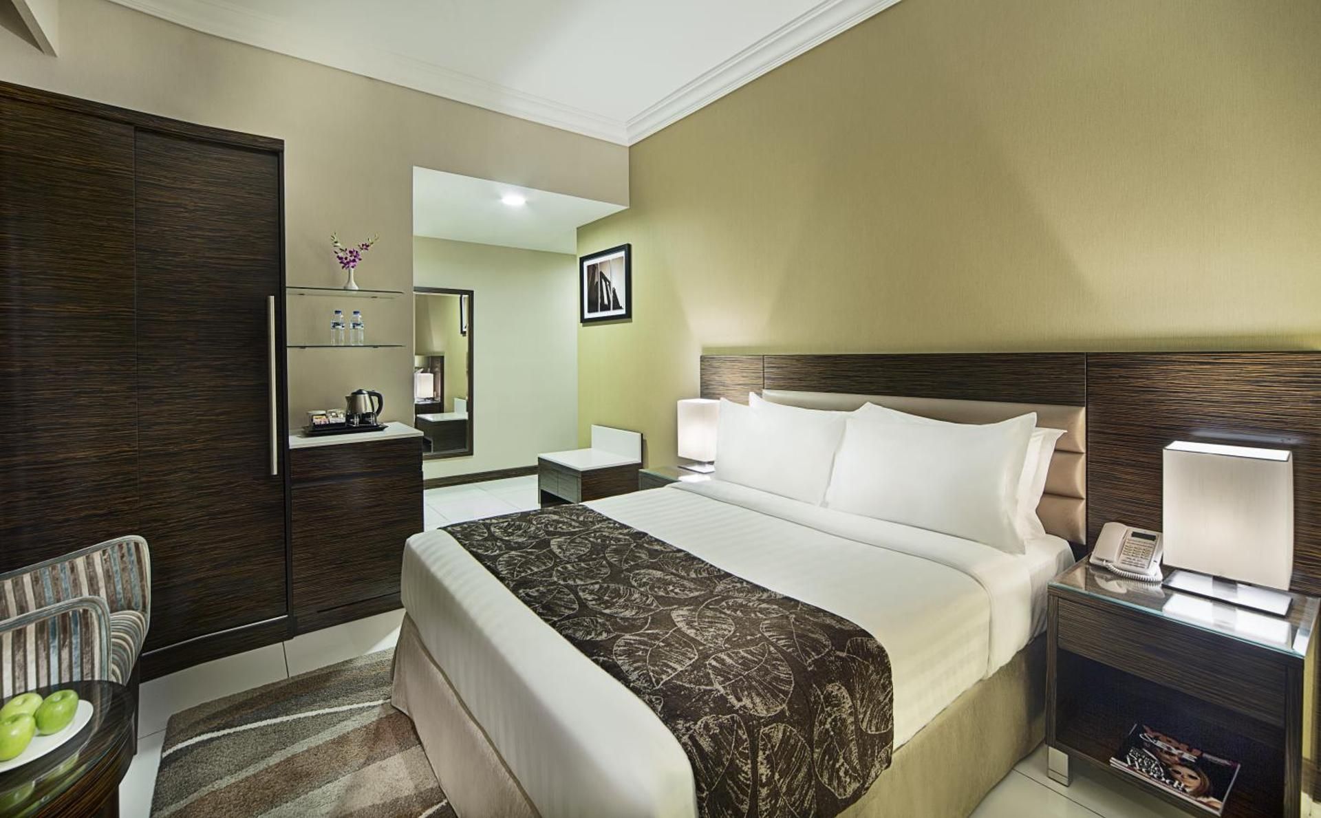 undefined Gateway Hotel 4