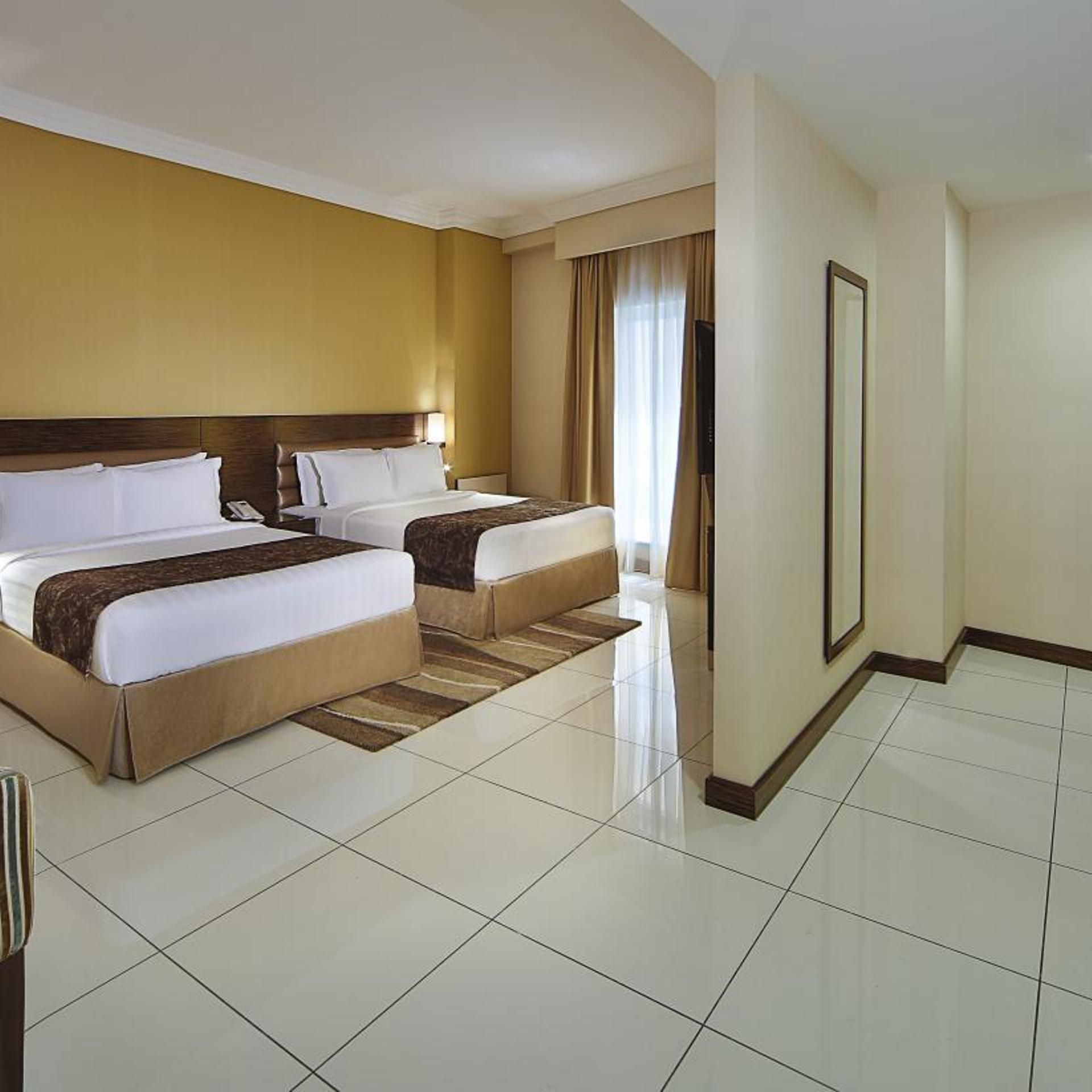 undefined Gateway Hotel 9
