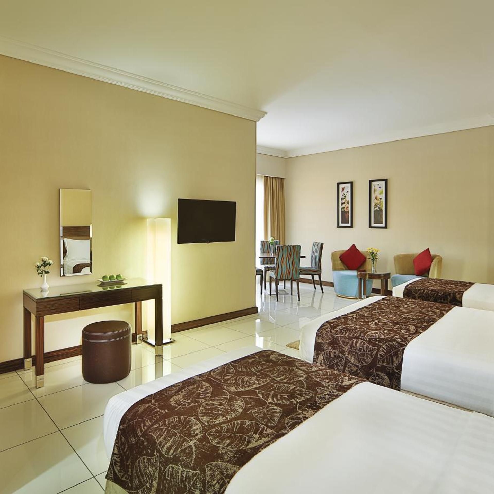 undefined Gateway Hotel 7