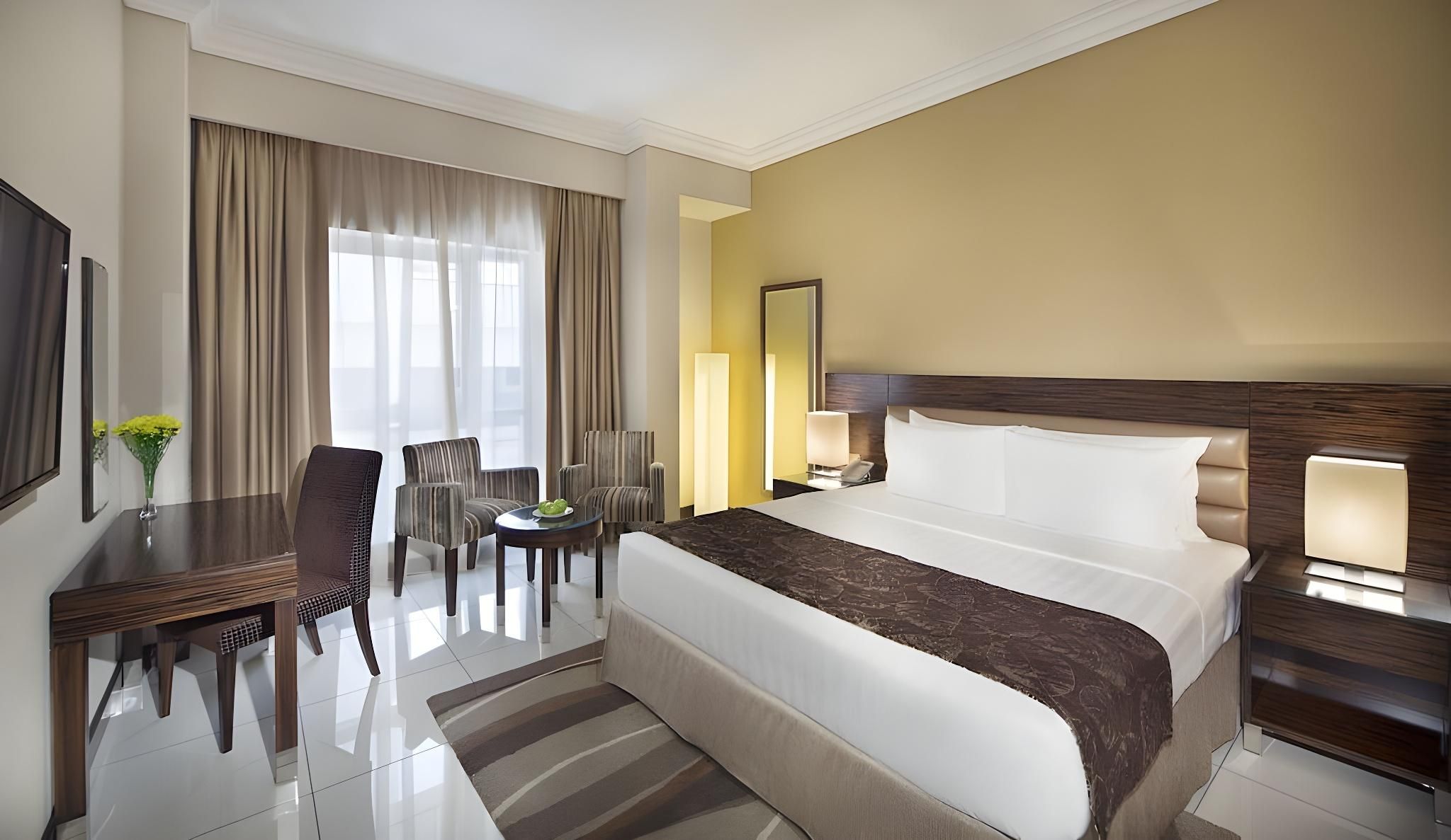 undefined Gateway Hotel 6