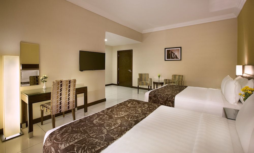 Gateway Hotel Deluxe Twin Room 4