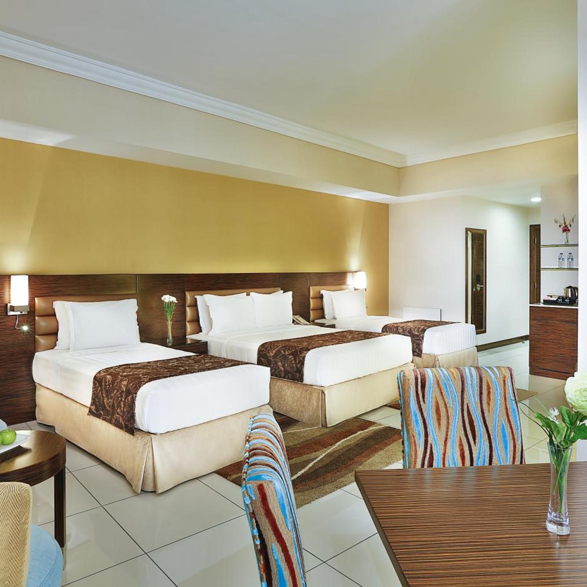undefined Gateway Hotel 8