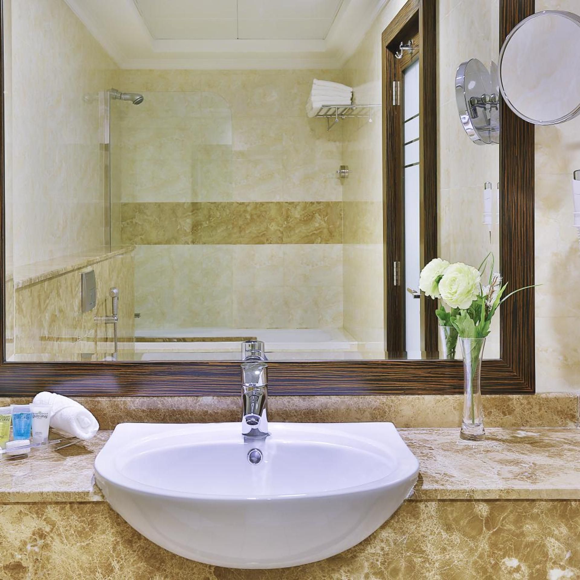 undefined Gateway Hotel 9