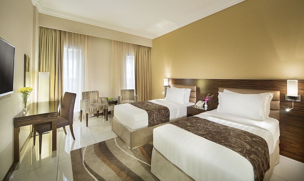 undefined Gateway Hotel 7