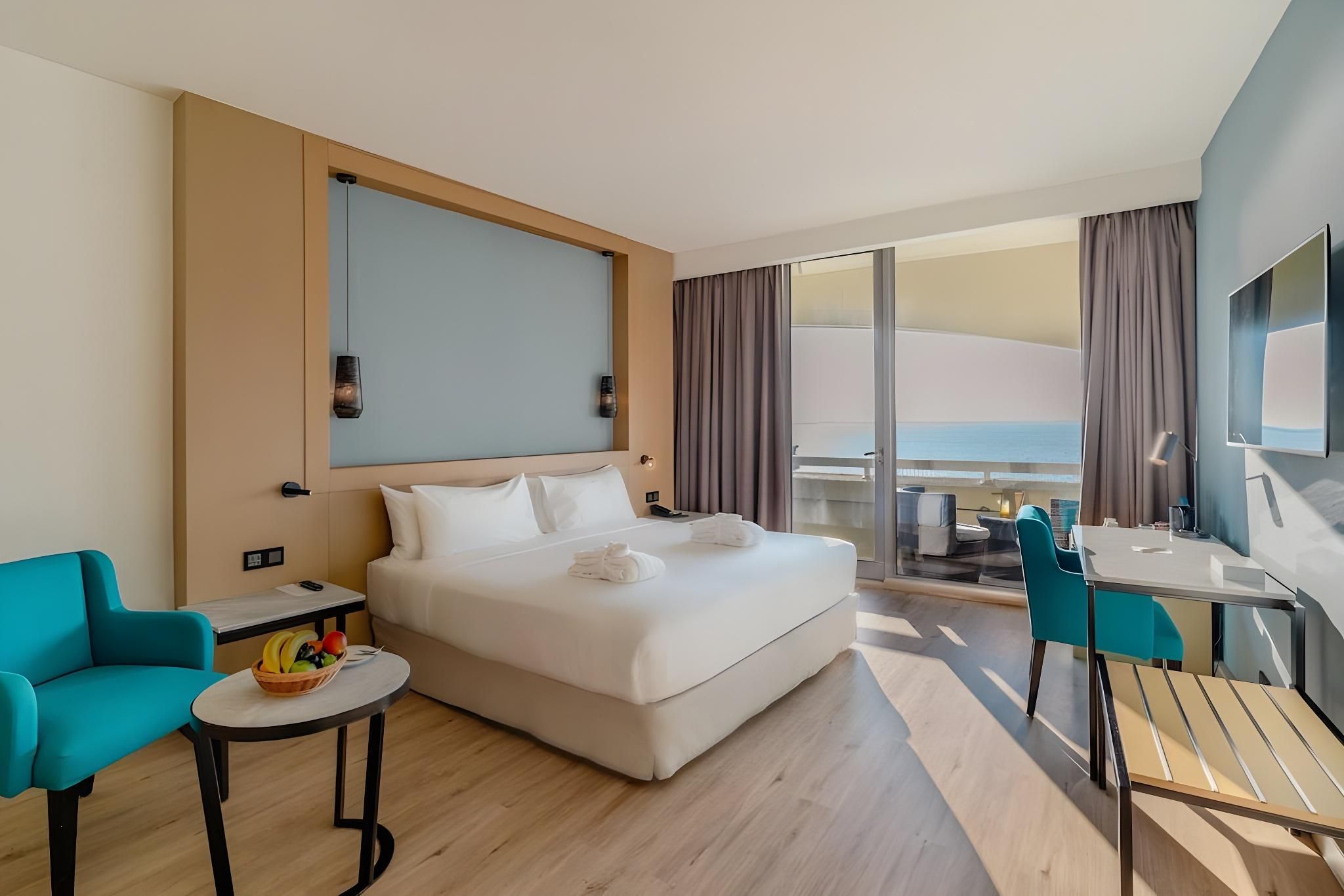 Deluxe Sea View King or Twin