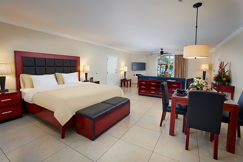 Studio Suite, Kitchen, Golf View