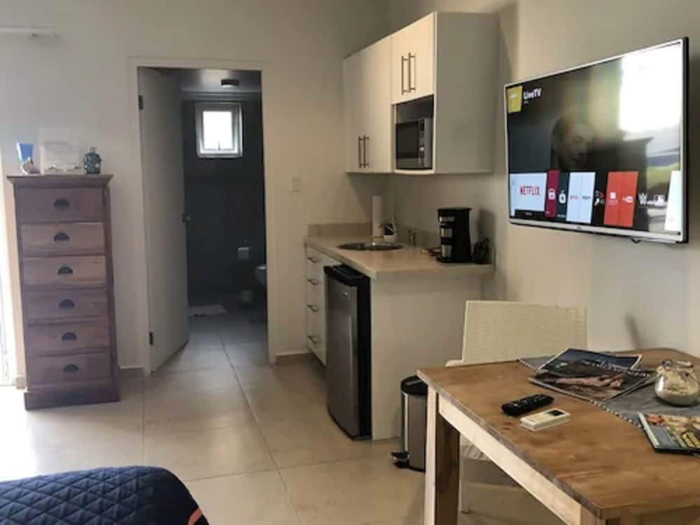 Arubas Bakval Suites Family Room, 1 King Bed with Sofa bed, Refrigerator & Microwave, Poolside 6