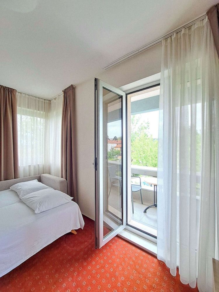 Hotel Brotnjo Family Room 6