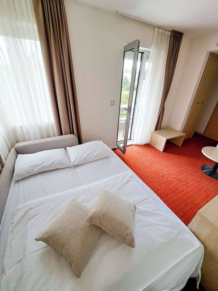 Hotel Brotnjo Family Room 4