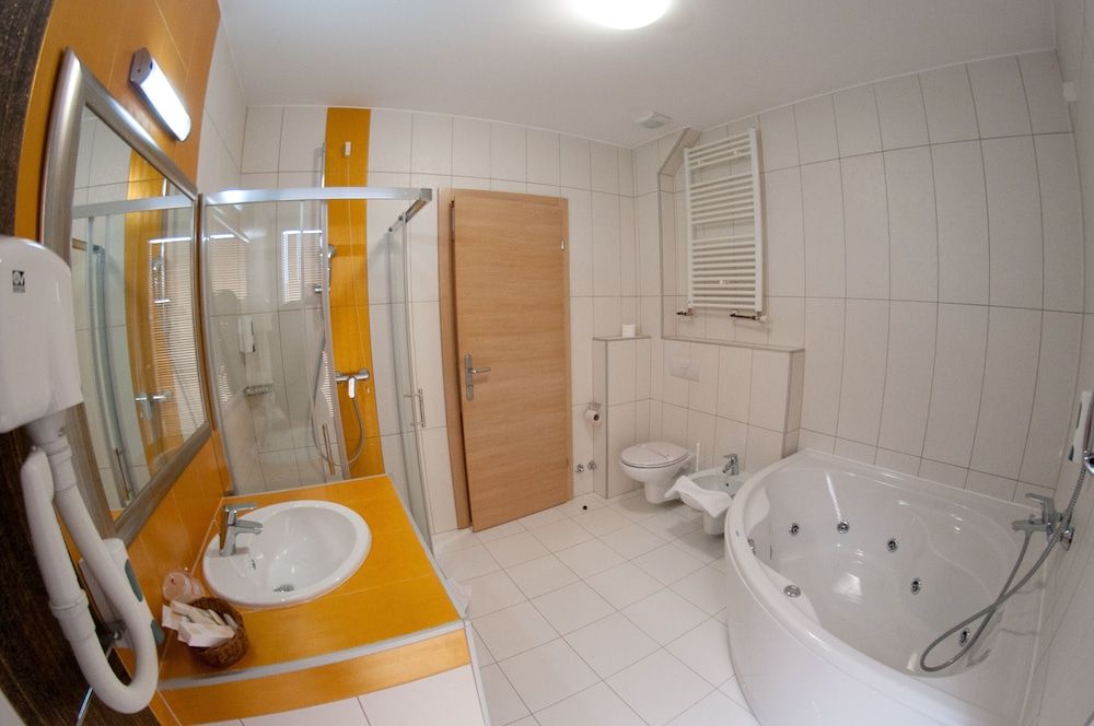 Hotel Brotnjo Deluxe Double Room, Multiple Beds, Balcony, City View 5