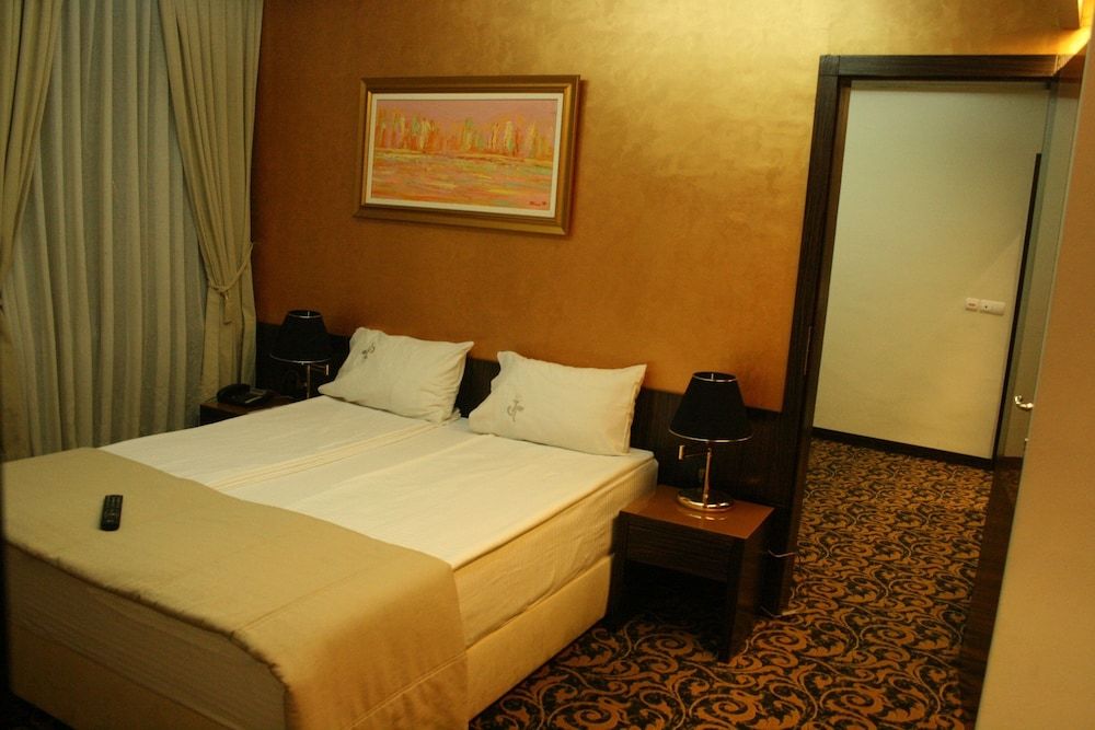 Deluxe Double Room Single Use, 1 Bedroom, Accessible, Garden View