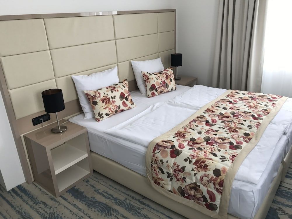 Hotel Old Town Single Room, City View 2