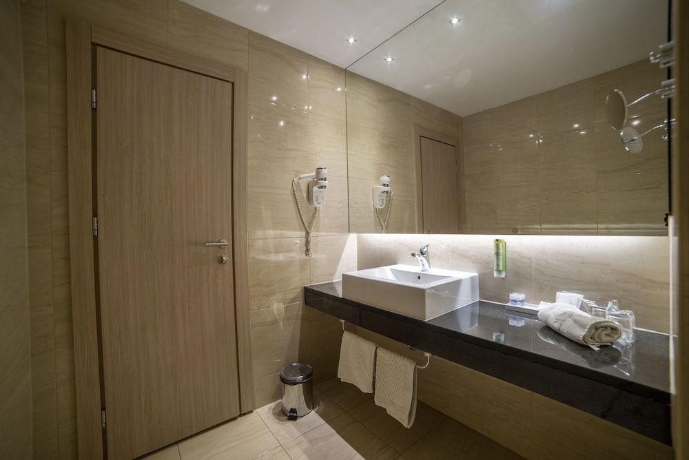 City Hotel Mostar Deluxe Suite, 1 King Bed, Accessible, Non Smoking 11