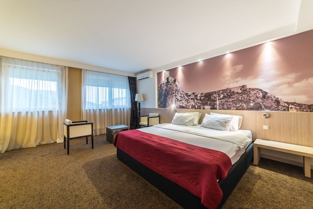 City Hotel Mostar Deluxe Suite, 1 King Bed, Accessible, Non Smoking 4