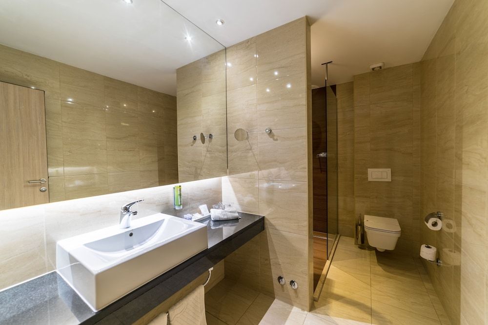 City Hotel Mostar Deluxe Suite, 1 King Bed, Accessible, Non Smoking 9