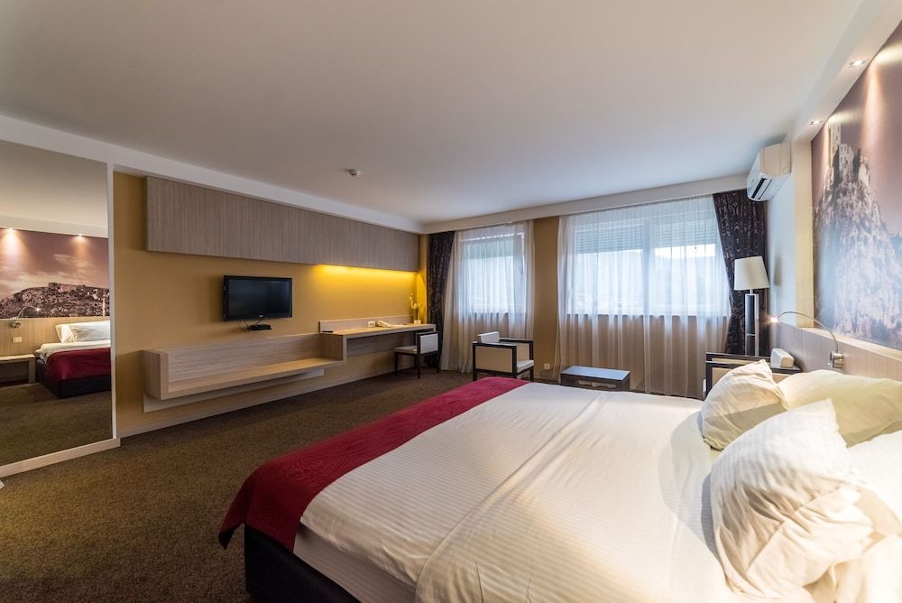 City Hotel Mostar Deluxe Suite, 1 King Bed, Accessible, Non Smoking 8