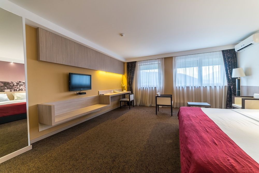 City Hotel Mostar Deluxe Suite, 1 King Bed, Accessible, Non Smoking 2