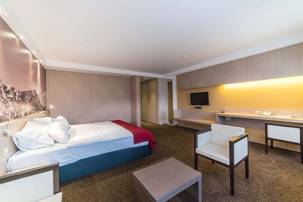City Hotel Mostar Deluxe Suite, 1 King Bed, Accessible, Non Smoking 2
