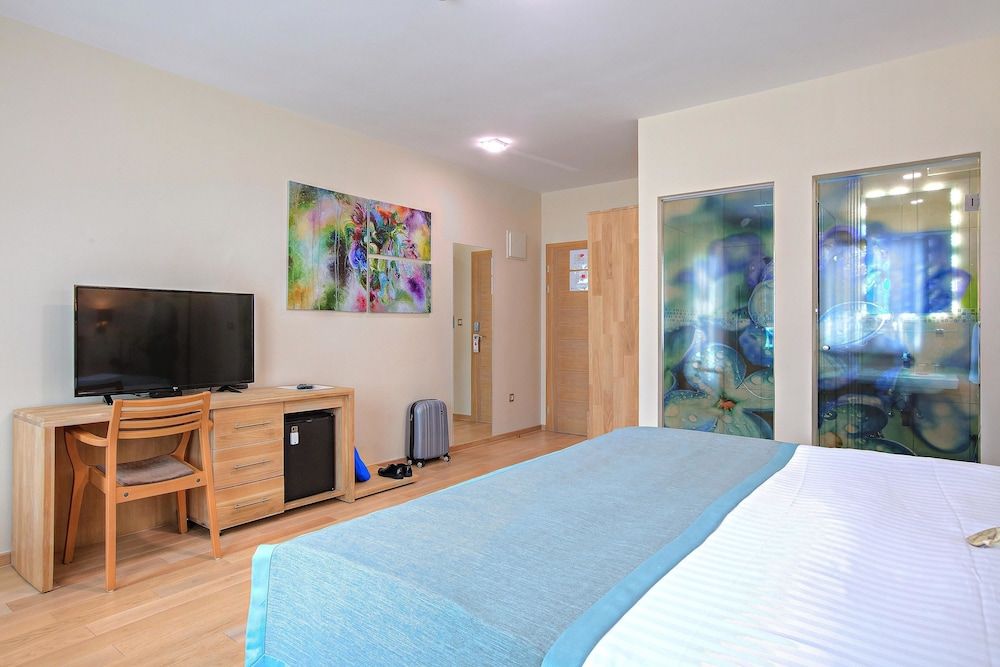 Hotel Aziza Standard King Room, City view 6