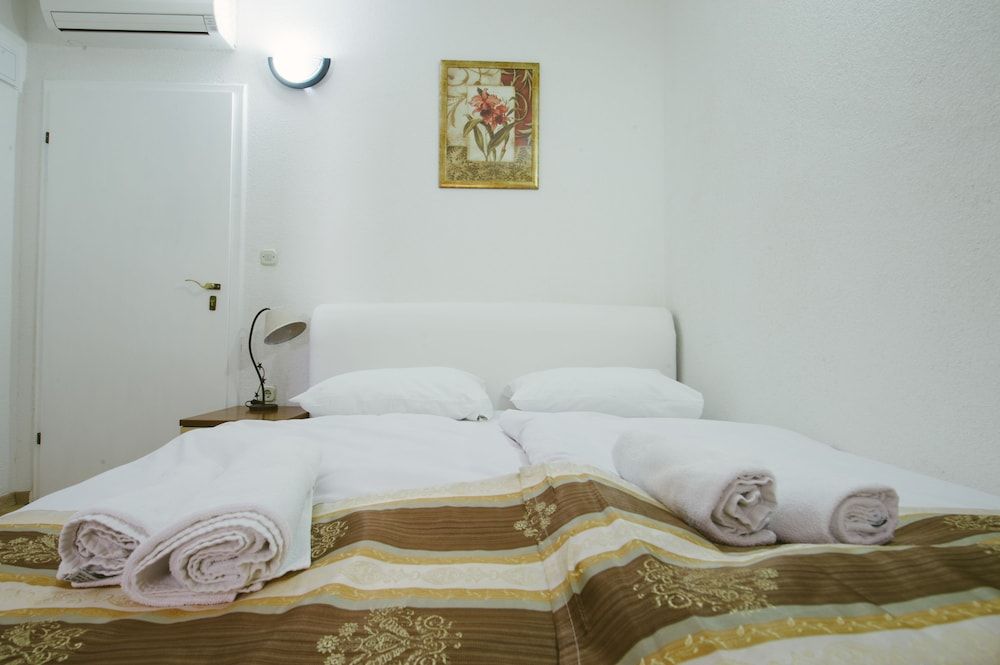 Hotel Flowers Comfort Double or Twin Room 12