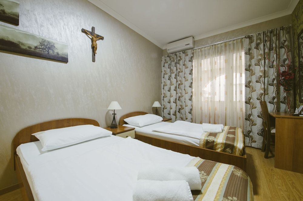 Hotel Flowers Comfort Double or Twin Room 6