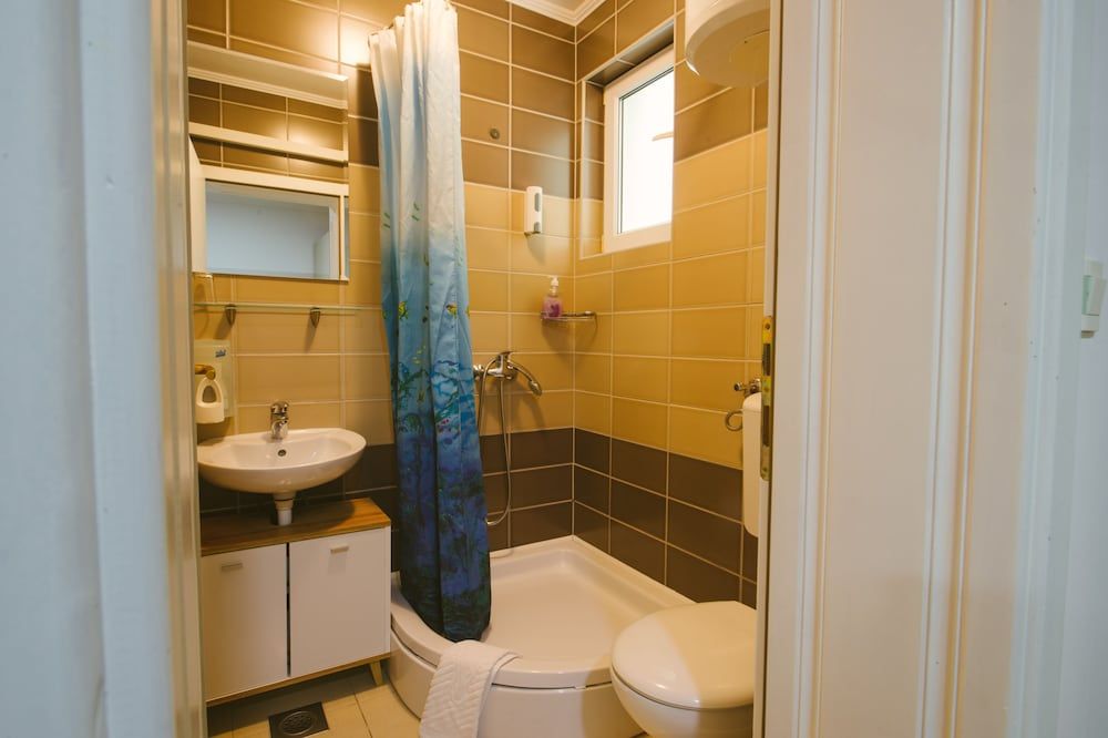 Hotel Flowers Comfort Triple Room 13